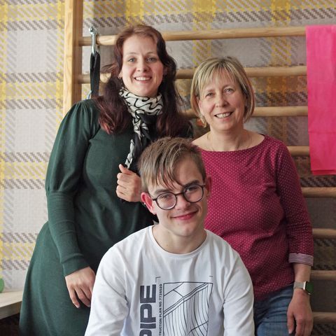 Schulbegleiterin Lydia, Pflegemutter Mandy und Julien 