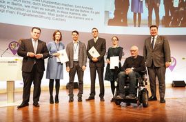 Auszeichnung von Frauen und M&auml;nnern