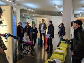 Pressekonferenz vor der Eröffnungsfeier. Die Journalisten befragen das Ausstellungs-Team und Herrn Furlan vom CAMO e.V.